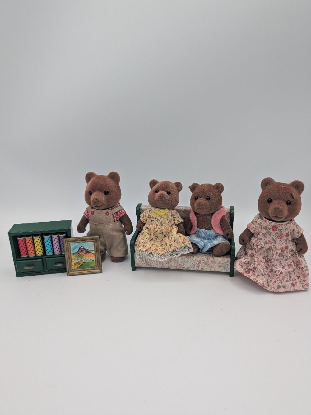 Calico Critters / Sylvanian Families Bear Family & Living Room Lot Bring back t
